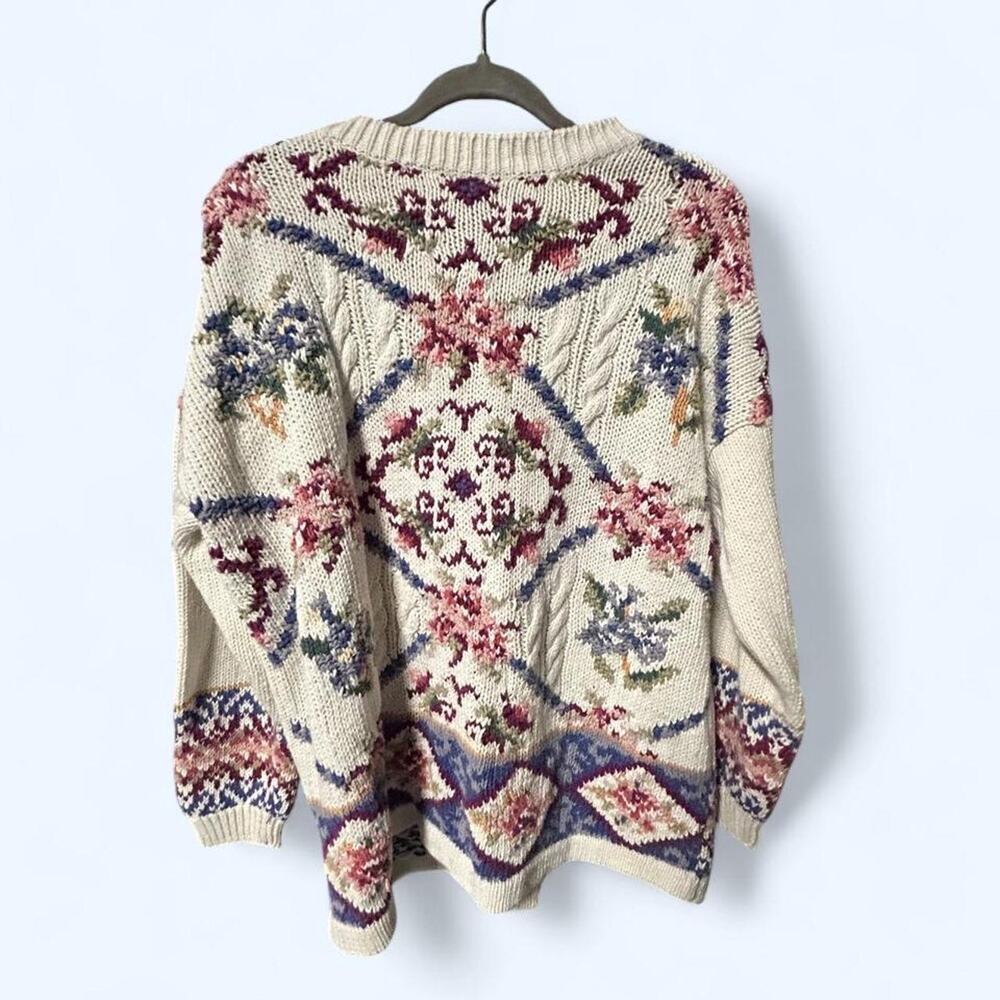Large thick cable knit vintage 90s grandmacore floral pullover sweater